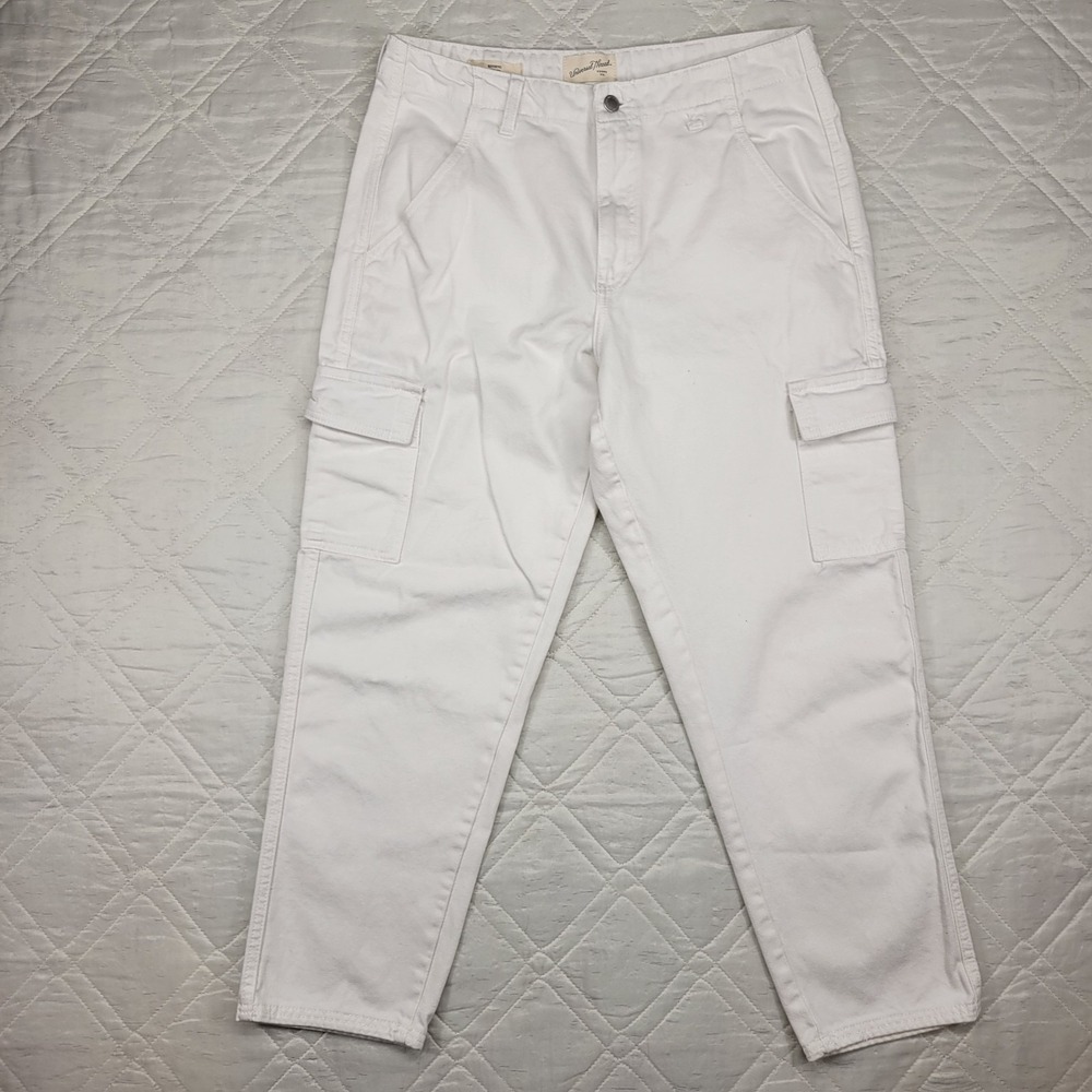 Universal Thread white boyfriend cargo pants size 10/R
